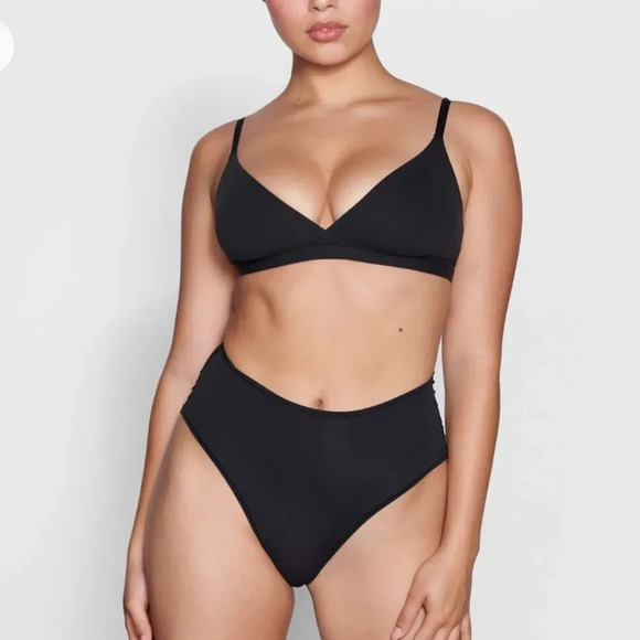 NWOT SKIMS FITS EVERYBODY CROSSOVER BRALETTE - Picture 1 of 6